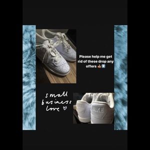 NIKE- White Sneakers